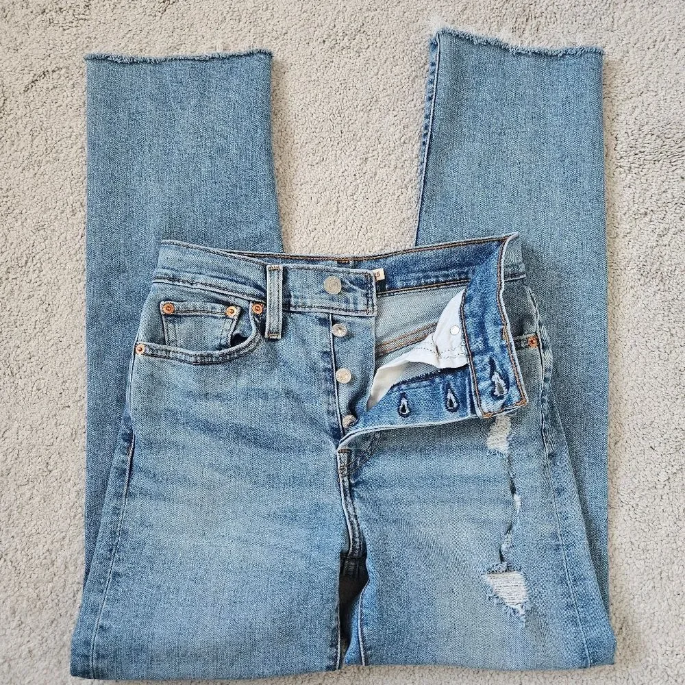 Levi's | Wedgie Straight Leg Button Fly Jeans in Light Wash Denim, Women's 25 - Picture 1 of 7
